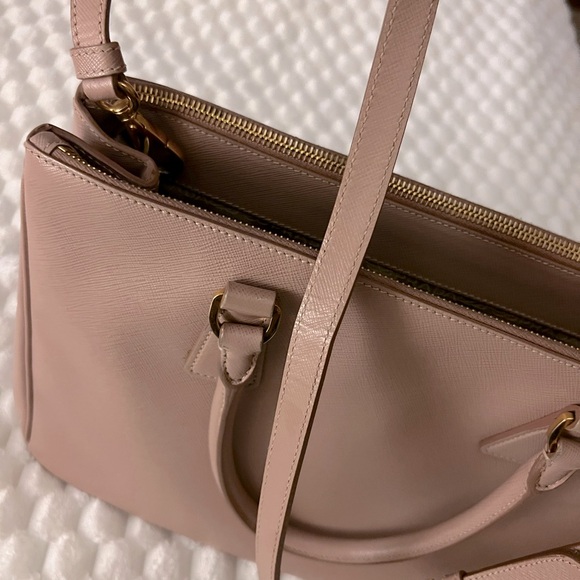 FINAL HOURS BEFORE I CONSIGN IT - Prada Lux Saffiano Double Zip Tote - Picture 8 of 16